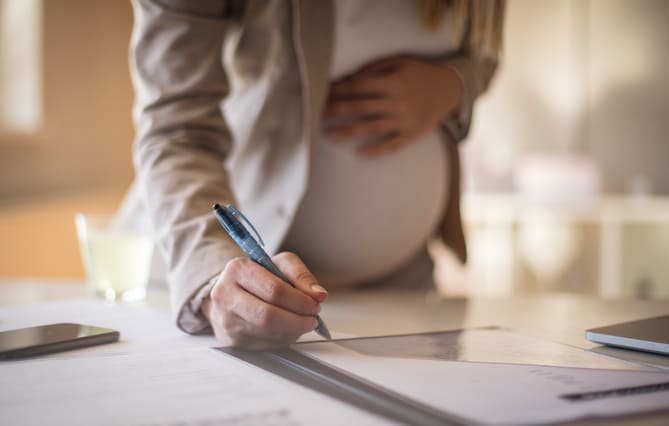 Saint-Etienne donne à son tour la priorité en audience aux avocates enceintes